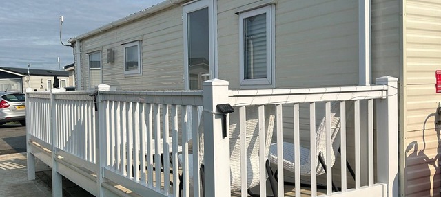 DELIGHTFUL MOBILE HOME, SEASALTER, WHITSTABLE. 2 MIN WALK TO SEASALTER BEACH