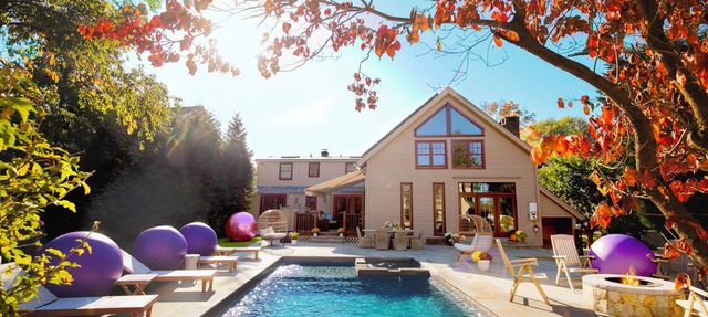 Designer Barn House Hot Tub, Pool, Fire Pits & Entertainers Retreat