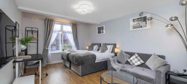 Ealing Manor - 6 beds 3 sofa beds sleeps 9 ppl