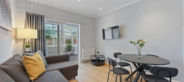 Ealing W13 - Modern and Stylish Broughton 2Bed/2Bath GF Flat with Lovely Garden