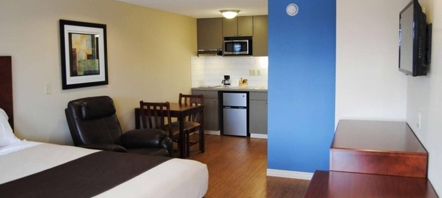 Efficiency Room near Memorial Park | Free Daily Breakfast & Free Parking