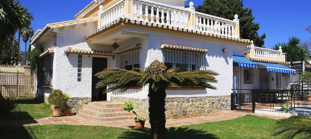 Impresionante villa familiar en puerto marina. Piscina climatizada, jacuzzi, billar!