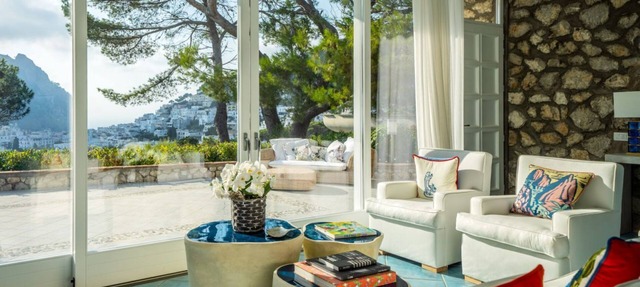 Elegant Villa with an outstanding view five minutes on foot from the city center
