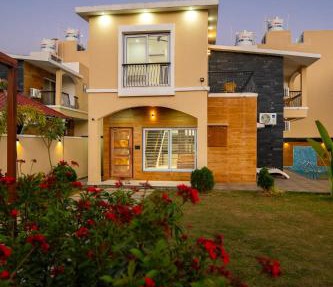 ELIVAAS Signature Palazao, Stunning Getaway With Pvt Pool, Garden and Gazebo