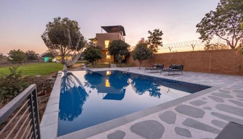 ELIVAAS Signature Pet-friendly 4-BHK Farmstay With Private Pool, Garden & Gazebo