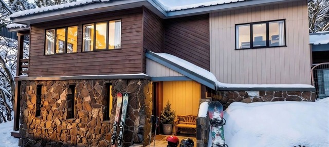 Everest Chalet - Cosy Mount Buller Alpine Chalet Sleeps 12