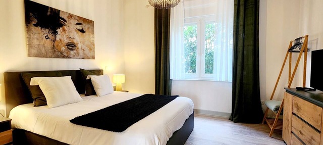 Apartamento-Ciudad-Baño privado con ducha-Vista al Jardín