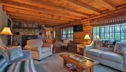 Family-Friendly Massanutten Log Home w/Views!