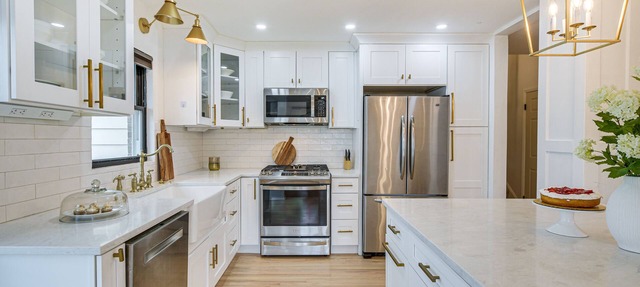 Family-Friendly Villa Park Home: 16 Mi to Chicago!