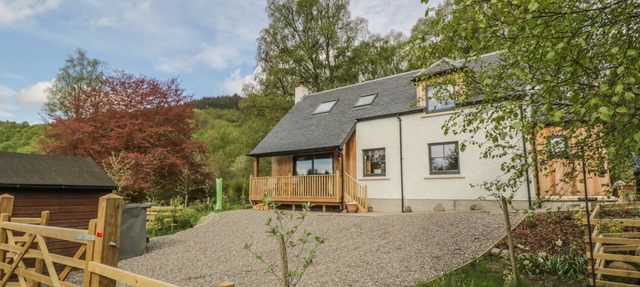 FOIS HOUSE, pet friendly, character holiday cottage in Callander