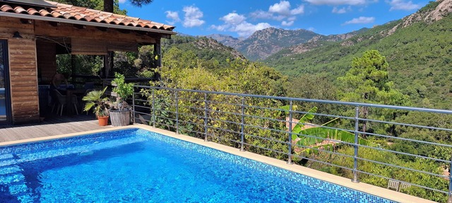 Wooden villa, panoramic views, close to the beaches & natural pools of the Cavu