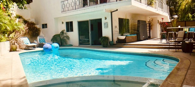 Fab HOLLYWOOD Suite doble: lujoso oasis, modernas suites junto a la piscina y suites con cama King.