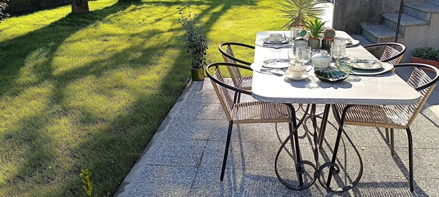 Garden House, whole house with two bedrooms, garden, private parking space