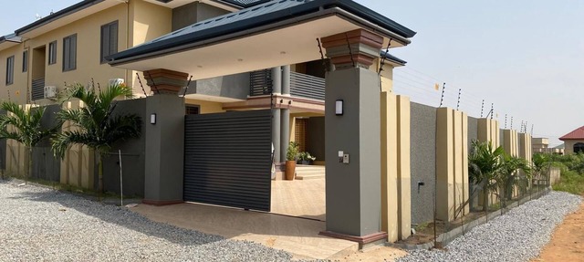 Golden Breeze Villa, Luxury 5-bedroom Villa with Private Pool