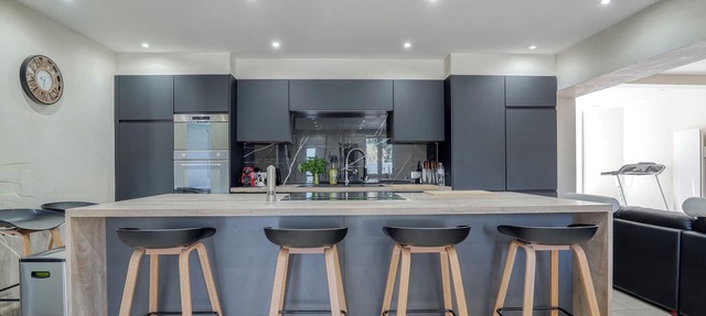 Grande maison jardin terrasse moderne parking 12 pers