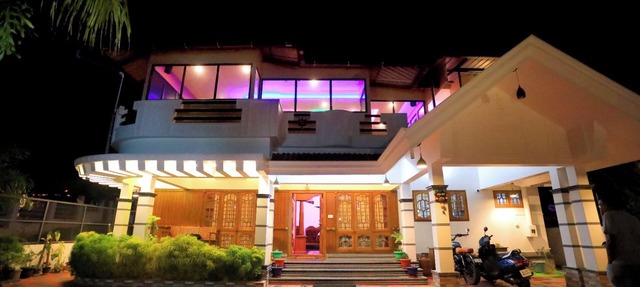 Hillsidecreek Homestay - Luxury 4 Bedroom Villa in Munnar, Kerala