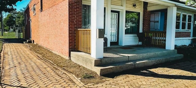 Historic Huntington Grocery Hot Tub Getaway