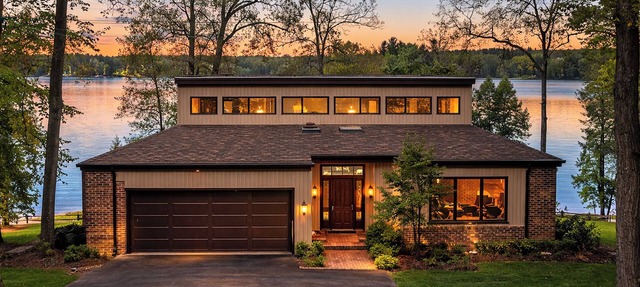 Huge Lake House! Sleeps 12. 5BR/4BA. Hot Tub + Game Room!