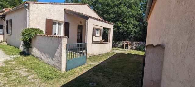 En Balazuc (pueblo clasificado): 4 p gite + piscina y río!