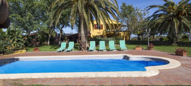 ¡Increíble villa aislada, a solo 18 km de la playa!