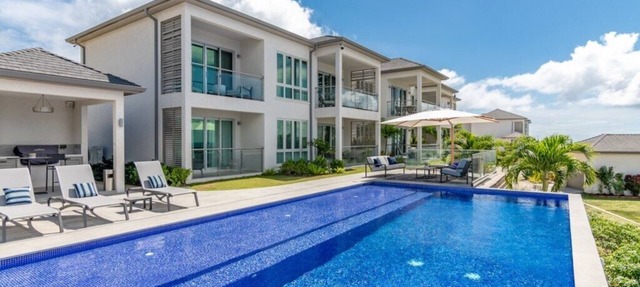 El hermoso condominio tropical.