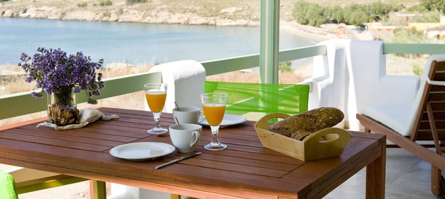 Julia Beach Studio junto al mar, con terraza y vistas al mar.