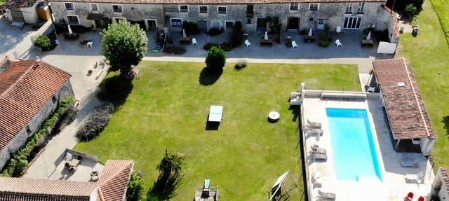 La belle maison: 3-bedroom gîte with shared heated pools and private terrace