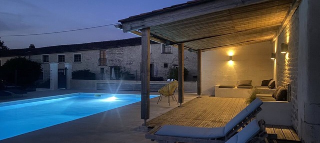 La Jardin Gite - 2 Bedrooms with private terrace and shared pool