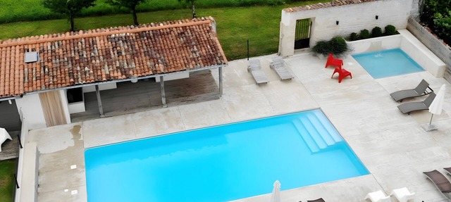 La Maison Blanche Gite - 2 bedroom gite with terrace and shared pool