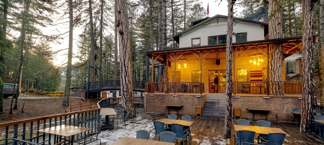 Lakeside Hotel in Dipsiz Lake - Doceia Modernacide