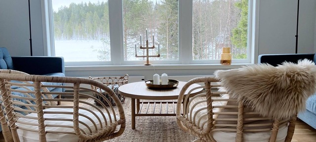 Lodge with lake view and Northern Lights. Close to hiking trails.