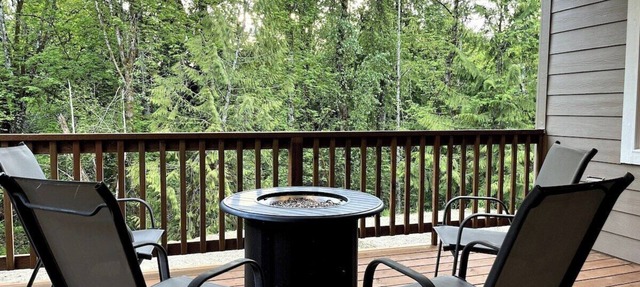 Lovely Condo close to town with Forest View