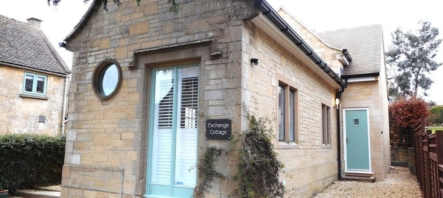 Lovely quirky cotswold cottage (Old Telephone Exchange)