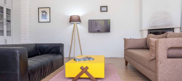 Luna - 2 Bed Apartment with private garden