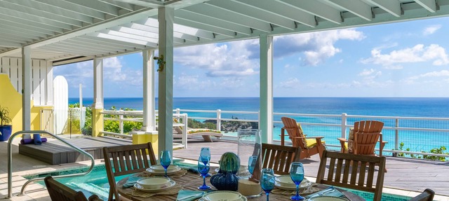 Luxury 2-bedroom villa overlooking Horseshoe Bay Beach