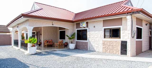Luxury 2 Bedroom House @ Tema Community 3