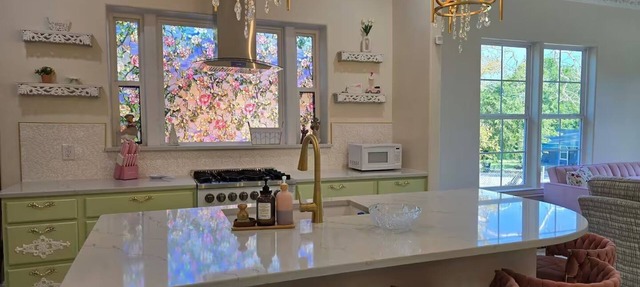 Luxury Downtown Vintage Home w/Balcony, Cozy Attic, One block away from Main St.