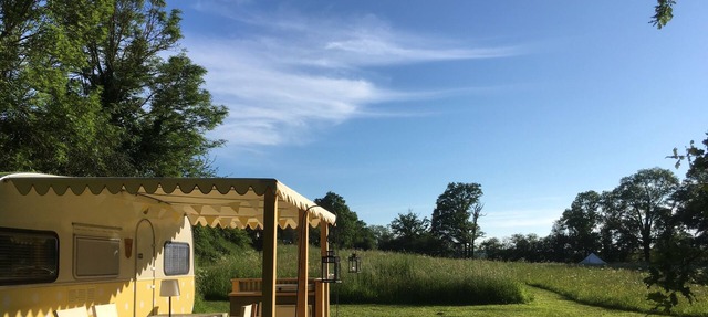 Glamping de lujo (caravana vintage y tiendas de campaña) en el corazón de la Francia rural