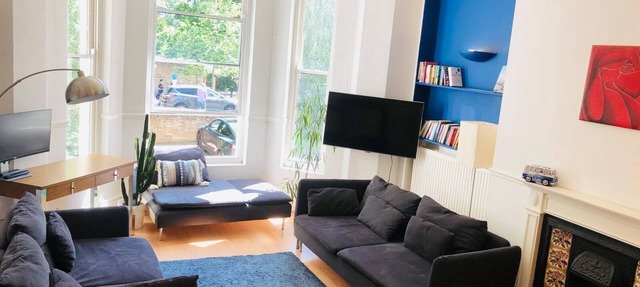 Luxury, Quiet, Central 1 bed apt, overlooking park, 5mins Ealing Stn Elzbth line