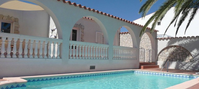 Gran Marina Empuriabrava Encanto, piscina privada climatizada y Canal AMARRE