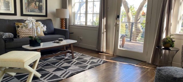 Casa moderna con el Estudio Independiente, Vistas, Patio, ya poca distancia de la puesta del sol