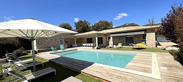 Villa independiente - 4 dormitorios, 3 baños - 10 plazas - Pool House - 28 ° piscina climatizada