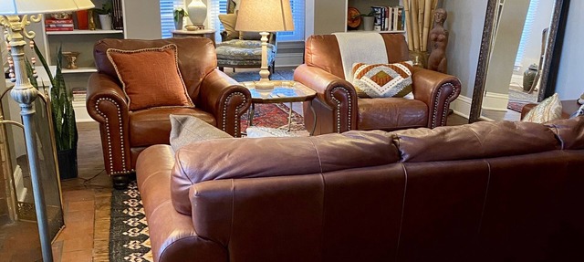 Old World Charm Flat in Upscale Neighborhood