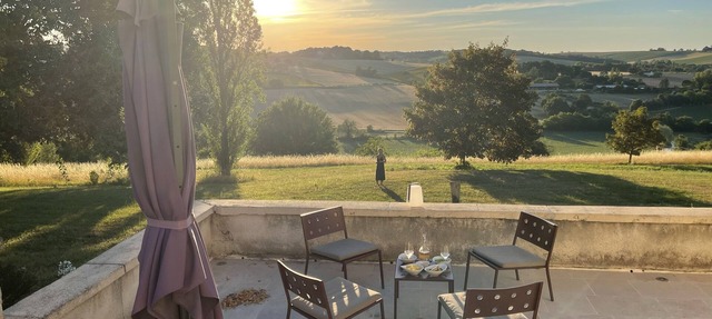 peaceful place at the top of a hill, with an amazing 360° view.