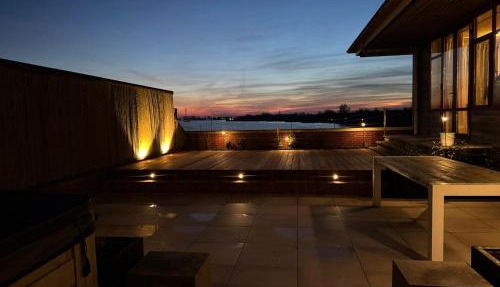 Penthouse with Private Rooftop Jacuzzi, Sauna and panorama lake view