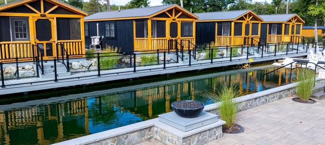 PHOEBE - RESORT WITH 12 PROPERTIES. NATURAL POND FOR SWIMMING. CAFE ON SITE.