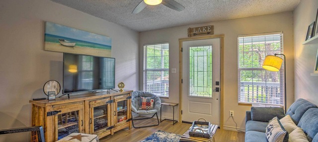 Pottsboro Home w/ Fire Pit < 1 Mi to Lake Texoma!