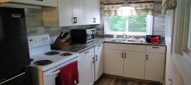 Private, Quiet, Riverfront 3 bedroom Cottage at Woy Bridge Campground & Cabins
