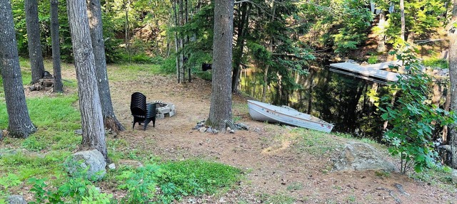 Professionally styled waterfront cottage on Sebago. Cozy and Serene.