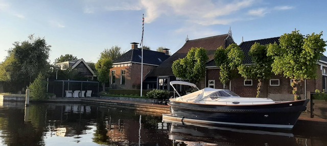 PUUR Eastermar Authentic and luxurious coach house in a monumental farm